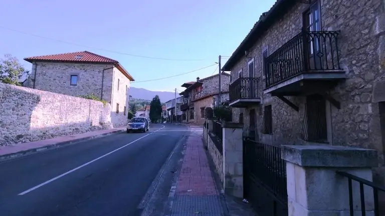 Carretera en el municipio de Molledo. R.A.