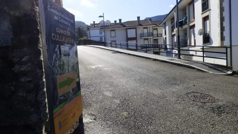 Entrada a la cueva de Ramales de la Victoria. R.A.