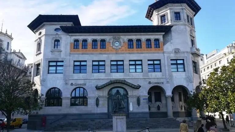 Edificio de Correos en Santander. R.A.