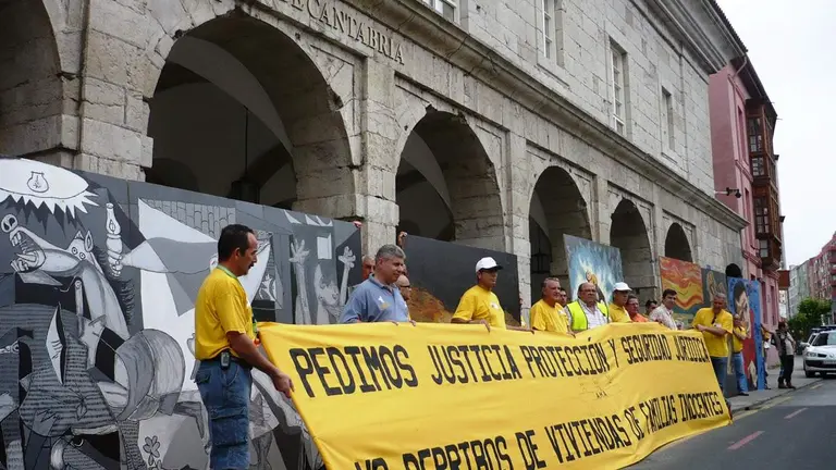 Reivindicaci&oacute;n de la AMA en el Parlamento de Cantabria. R.A.