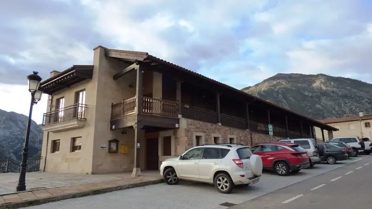 El Ayuntamiento de Peñarrubia. R.A.