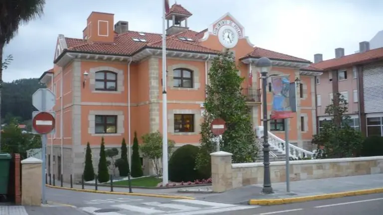Ayuntamiento de Pi&eacute;lagos, en Renedo. R.A.