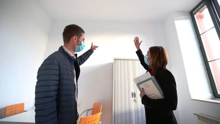 Visita de los políticos a las obras del Ayuntamiento.