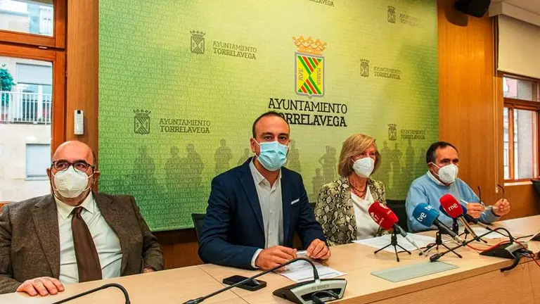 Las autoridades políticas presentaron la licitación del proyecto del Conservatorio en Torrelavega.