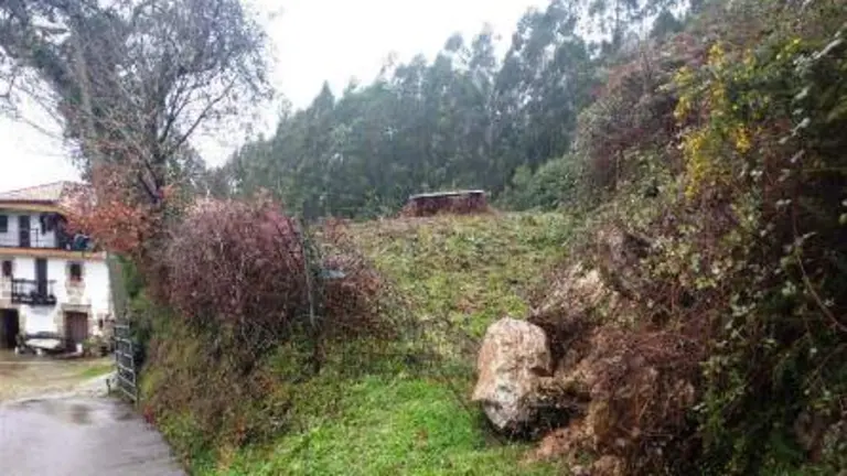 Zona del argayo en el barrio de Ranero, en Guriezo.