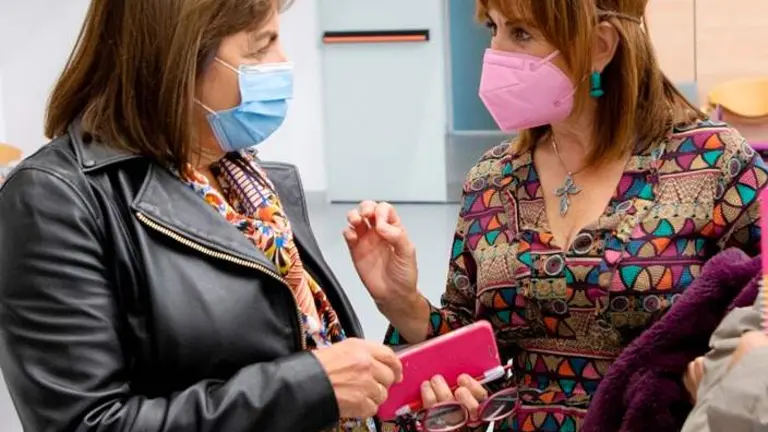 La comida se ofrece de forma diaria a domicilio en envases.