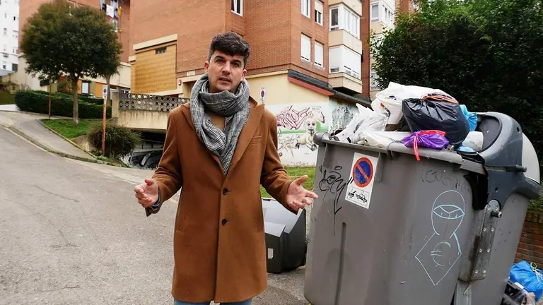 El portavoz del PSOE, Daniel Fern&aacute;ndez, denuncia contrataciones a dedo.