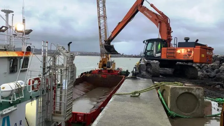 Vista de las obras de prolongación en el puerto de Bilbao.