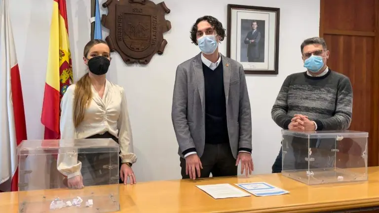 Sorteo del concurso Marat&oacute;n del Saber en El Astillero.