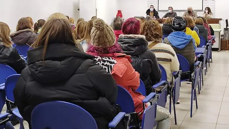 Asamblea de trabajadores de las conserveras y los sindicatos en Laredo.