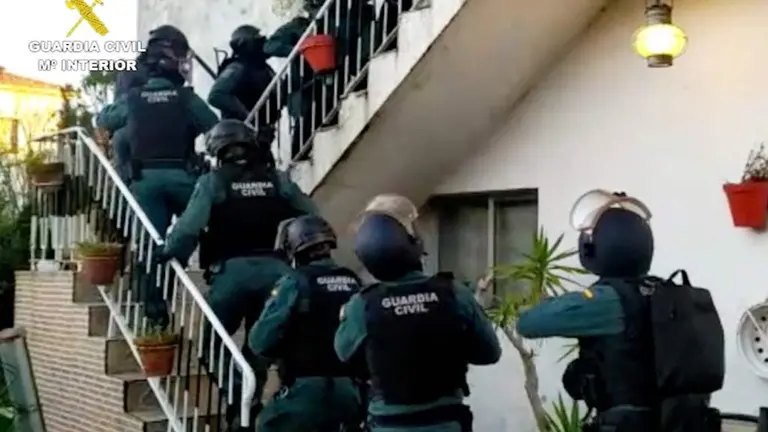 Entrada al domicilio en la operación Meganula.