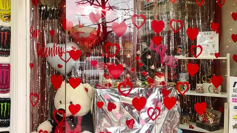 Escaparate en El Astillero con motivo de San Valent&iacute;n.