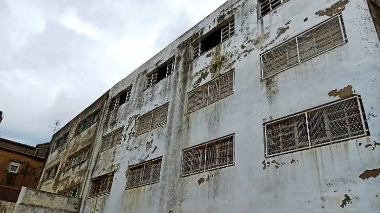 Estado de las fachadas de uno de los centros.