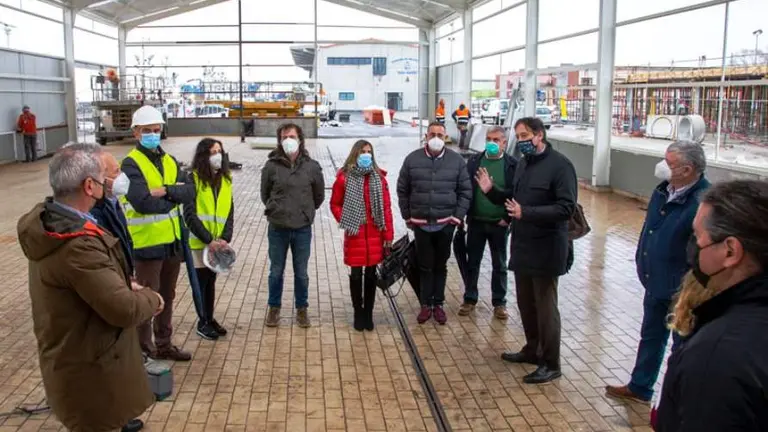 El consejero de Obras P&uacute;blicas visita las obras en el puerto de Colindres.