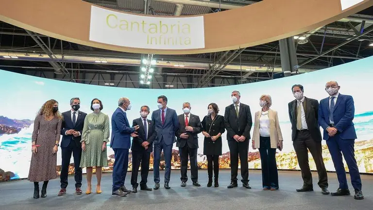 D&iacute;a de Cantabria en Fitur con las autoridades pol&iacute;ticas en el stand.