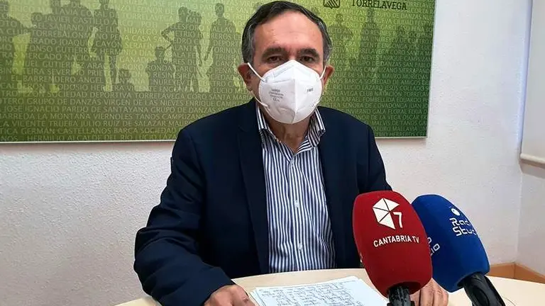 El concejal de Obras, José Manuel Viadero, anunció la próxima obra en Viérnoles.