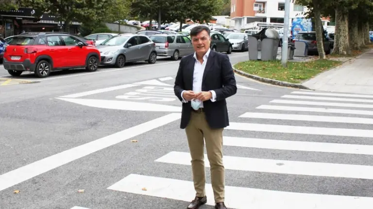 El concejal de Vox, Guillermo P&eacute;rez-Cos&iacute;o, en el Sardinero.