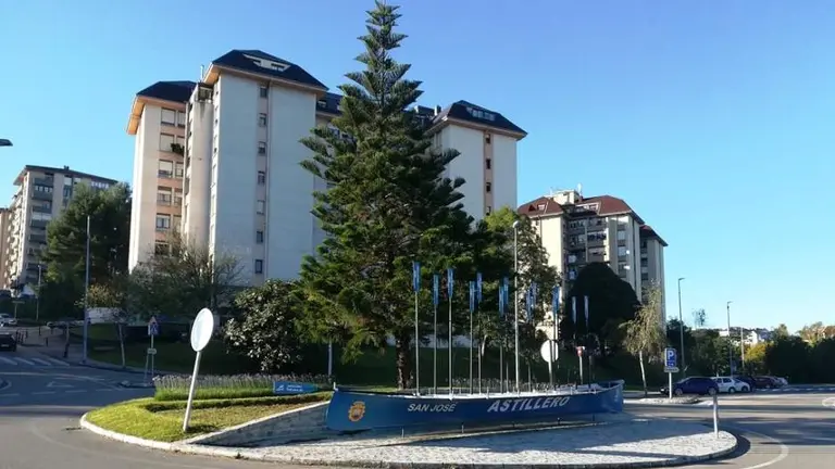 Rotonda a la entrada del municipio de Astillero. R.A.