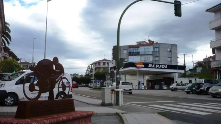 Escultura homenaje a Ángel Nieto, en Beranga, en Hazas de Cesto.