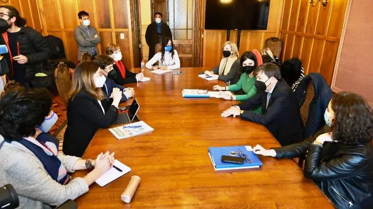 Reuni&oacute;n de la alcaldesa de Santander con el rector de la UIMP en el Palacio de La Magdalena.