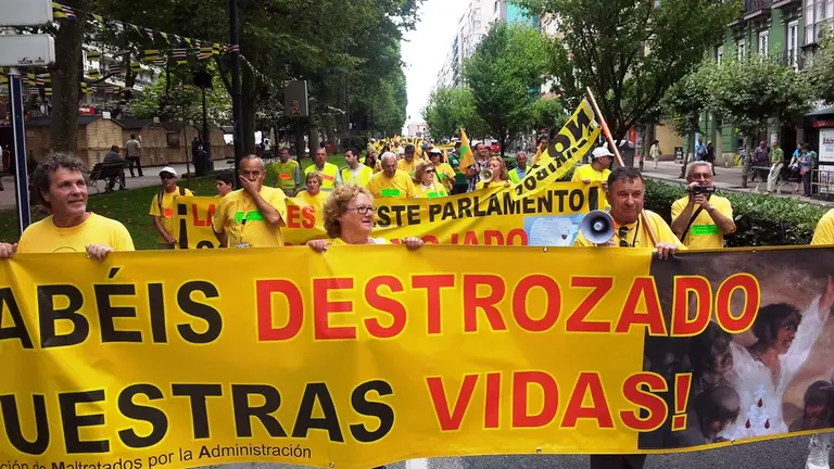 Los afectados por los derribos se manifiestan para pedir soluciones.