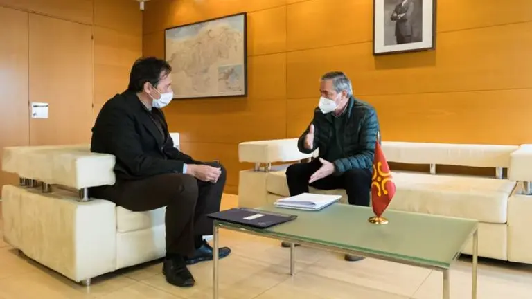 Un momento de la reunión en la sede de la Consejería de Obras Públicas.