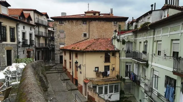 Calles de la Puebla Vieja de Laredo. R.A.