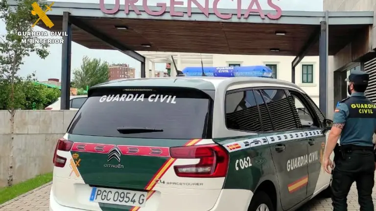 Los agentes escucharon la versión de la doctora sobre las posibles amenazas que recibió de un paciente en Villafufre.