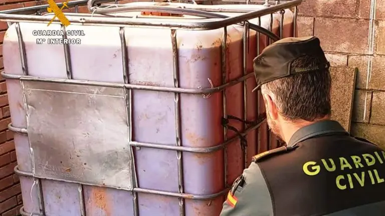 Los litros de gasóleo intervenidos en Ramales de la Victoria.
