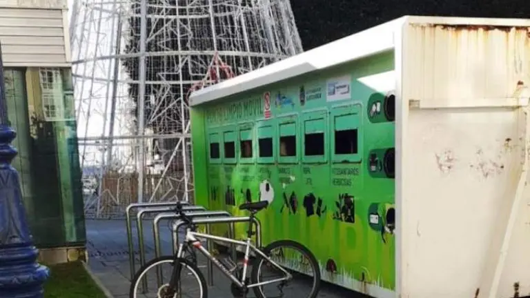 Puntos limpios en la Plaza de Pombo, en Santander.