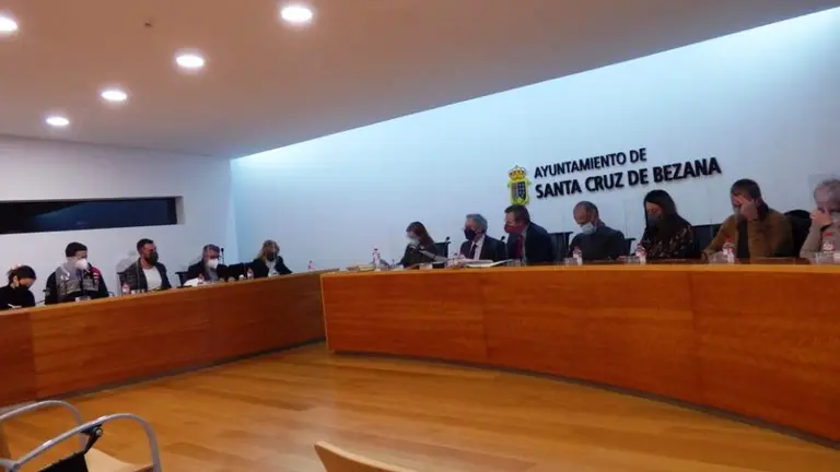 Sesi&oacute;n plenaria en Santa Cruz de Bezana. R.A.