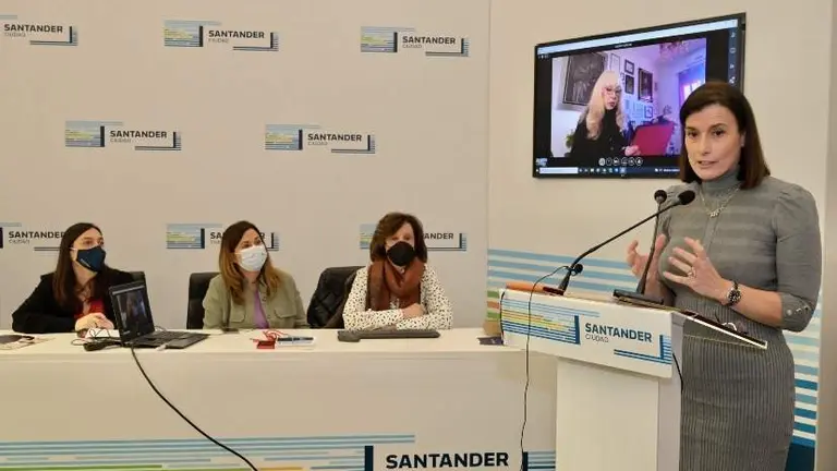 Presentaci&oacute;n actos del 90 aniversario del fallecimiento de Mar&iacute;a Blanchad en el ayuntamiento de Santander.