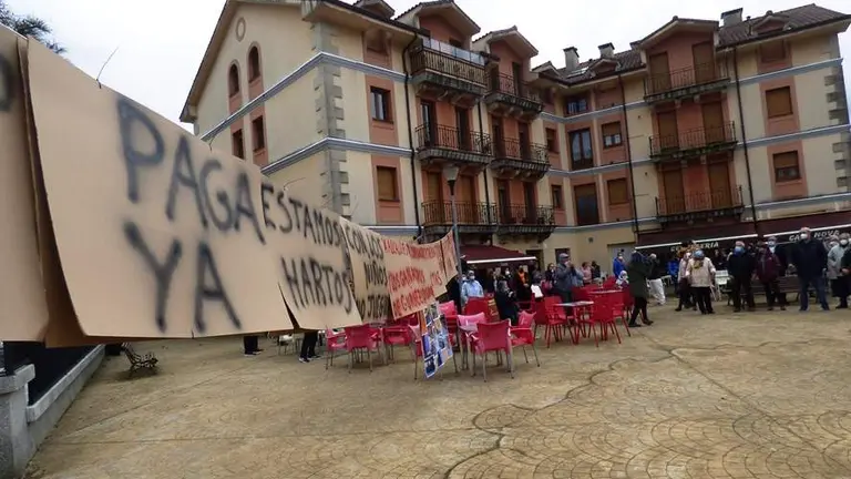 La Plaza de la Chiquita apareci&oacute; con carteles. R.A.