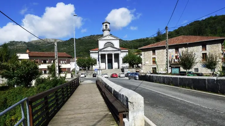El Ayuntamiento de Arredondo y su entorno. R.A.