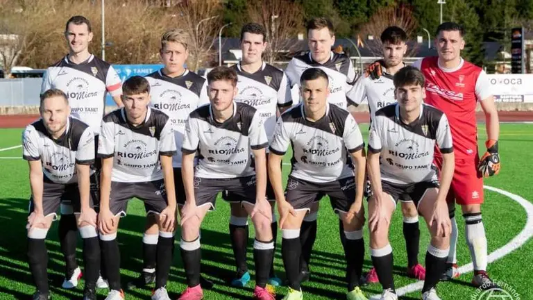 Santo&ntilde;a Club de F&uacute;tbol temporada 2021-2022. Eduardo Fern&aacute;ndez Quintana