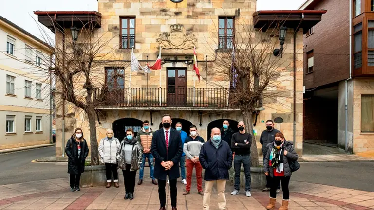 El consejero de Desarrollo Rural, Ganadería, Pesca, Alimentación y Medio Ambiente, Guillermo Blanco, asiste a la firma de contratos Leader con el Grupo de Acción Local Valles Pasiegos.