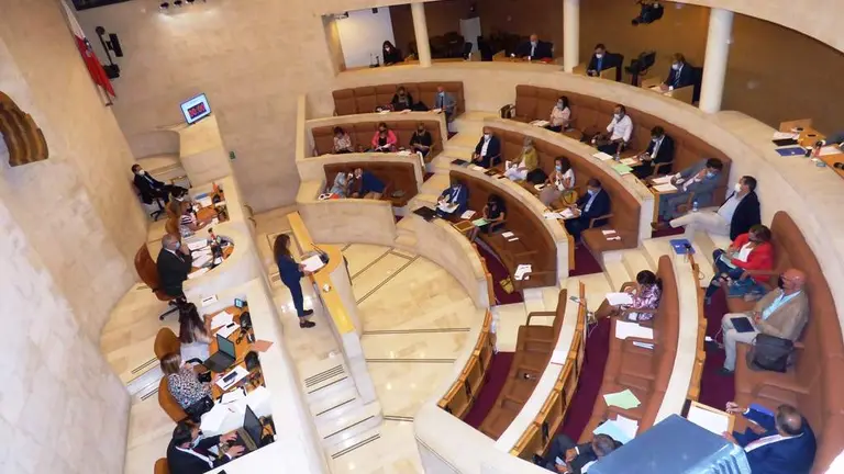 Marcano compareció en el Parlamento para hablar sobre las contrataciones en Cantur. R:A.