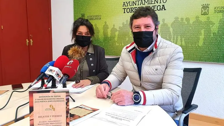 Presentaci&oacute;n del Aula Po&eacute;tica en Torrelavega.