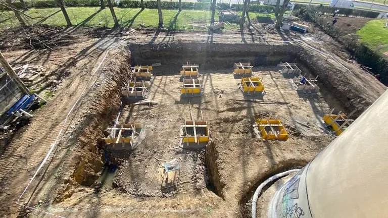 Vista de las obras de la ampliaci&oacute;n del centro Fernando Azteca, en Santander.
