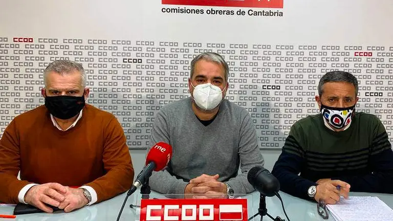 Guillermo Villegas, David Estévez y Carmelo Renedo, de CCOO.
