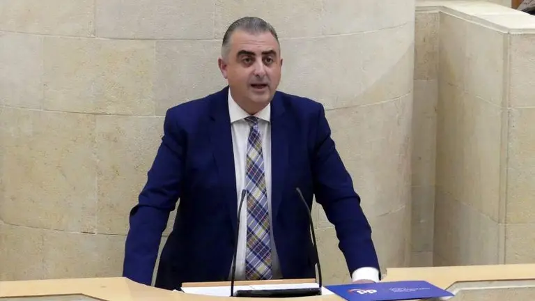 El diputado regional, Roberto Media (PP), en el Parlamento.
