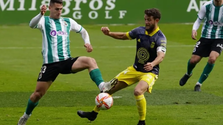 Encuentro entre el Racing de Santander y el Badajoz.