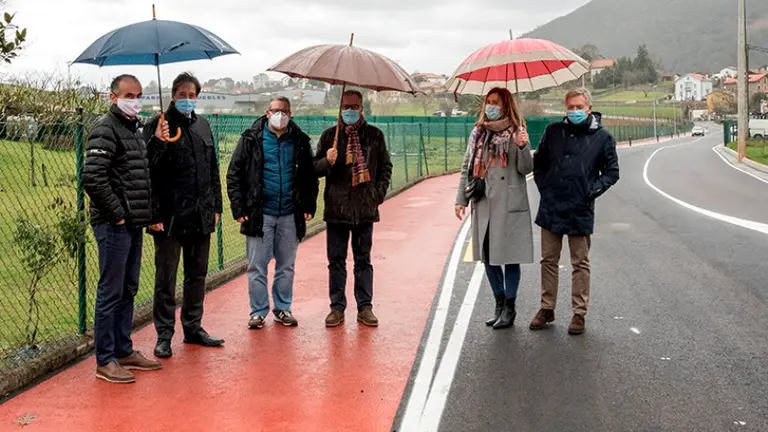 Las autoridades políticas visitaron las obras en el acceso a Valdecilla, en Medio Cudeyo.