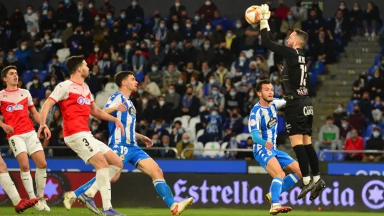 El Racing de Santander logr&oacute; tres punto de oro ante el l&iacute;der en Riazor.