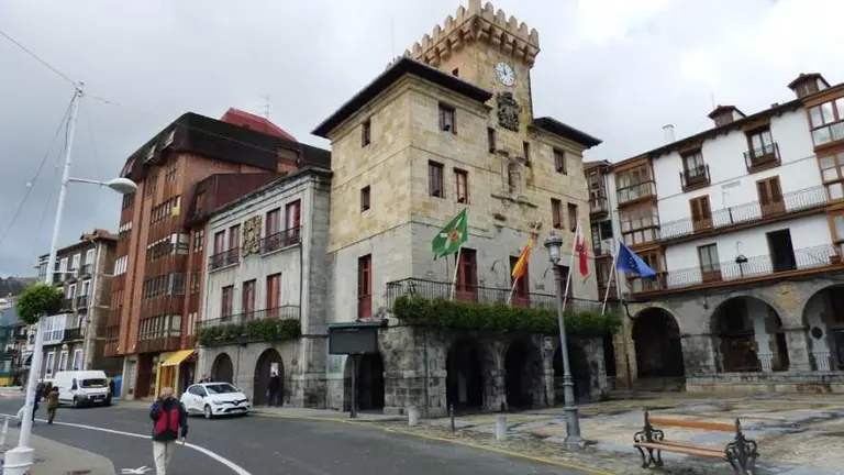 Casa Consistorial de Castro Urdiales. R.A.