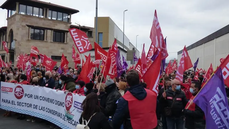 Huelga y manifestación de los trabajadores del sector en Santoña. Nyka Goicoechea
