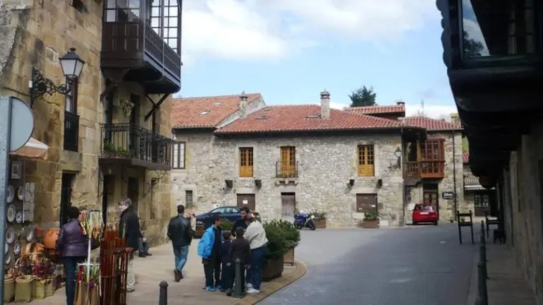 Liérganes casco histórico y zona de acceso a la Plaza de los Cañones. R.A.