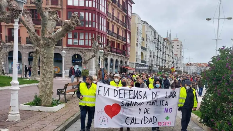 Manifestantes en Castro Urdiales.