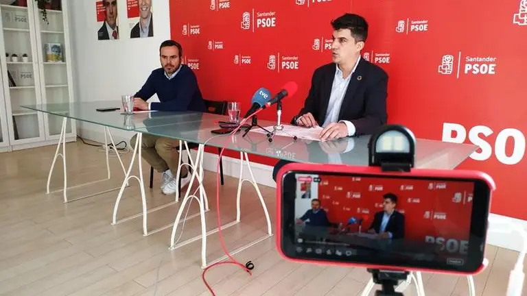 El portavoz municipal del PSOE en Santander, Daniel Fernández, habla sobre la falta de presupuesto de 2022.