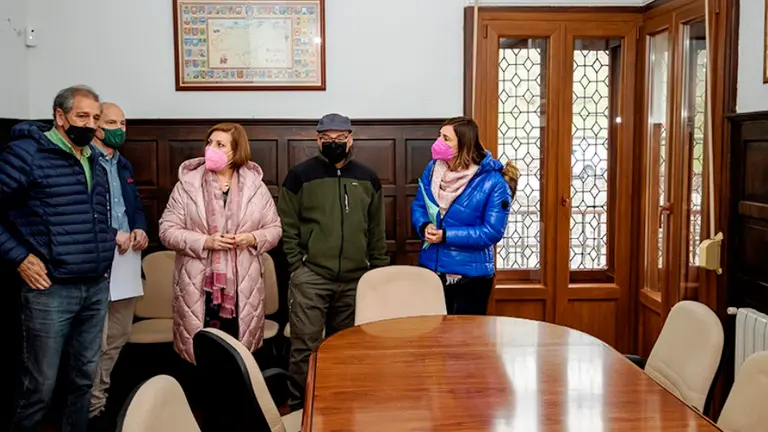 La consejera de Presidencia, Paula Fernández, con el alcalde,